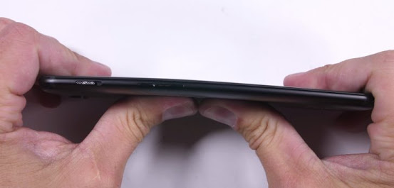 اختبار الانحناء لهاتف  OnePlus 5