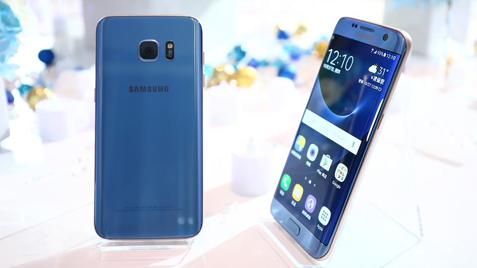 سامسونج تطلق هاتفها الرائد Samsung Galaxy S7 edge باللون الأزرق المرجاني