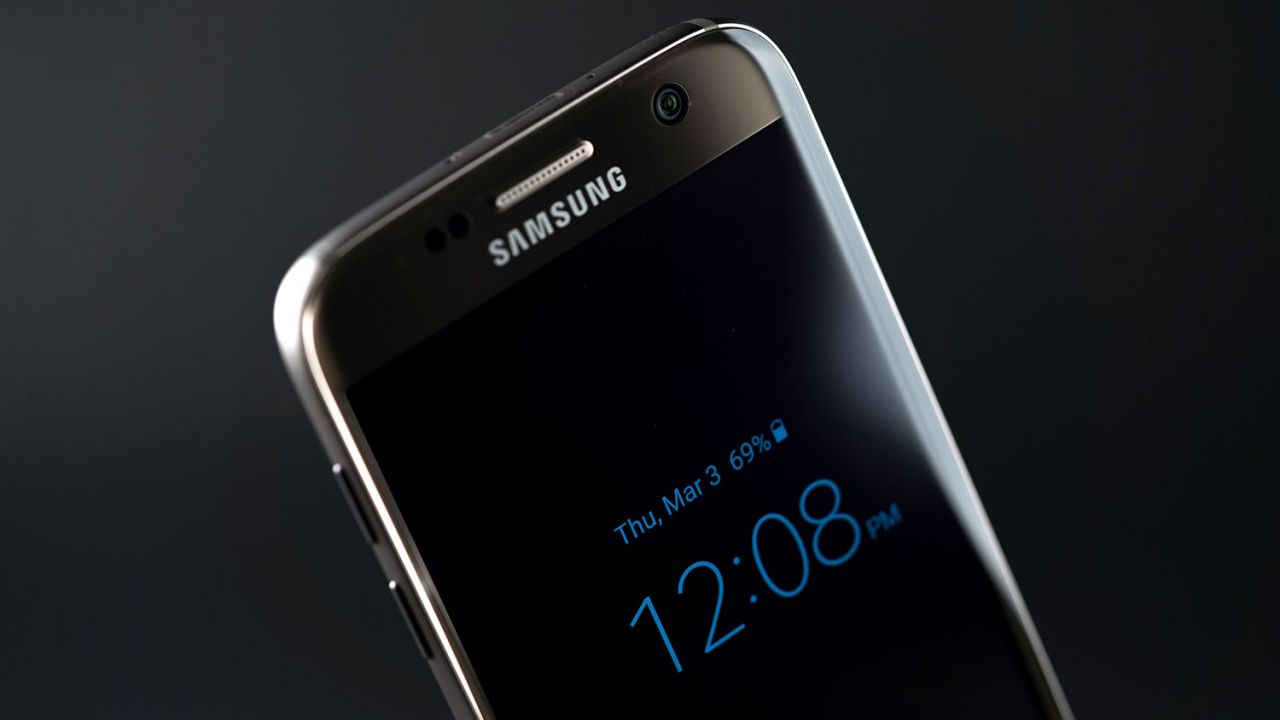 تسريب Samsung Galaxy S8 قادم بخاصية Desktop Experience التي تحول هاتفك إلى جهاز الكمبيوتر 