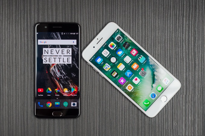 مقارنة بين الهاتفين OnePlus 5 وiPhone 7 Plus.. أيهما تفضل؟