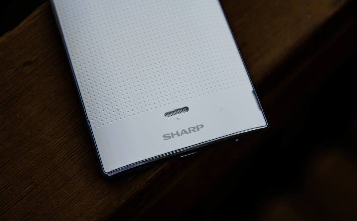 هواتف شارب تصدر هاتفًا بشاشة عملاقة تحتل الواجهة كاملة