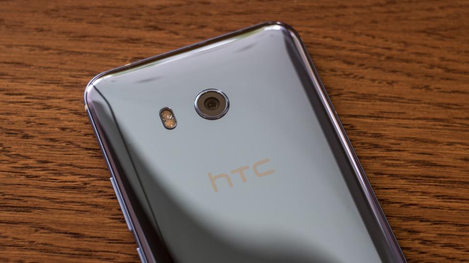 مراجعة مميزات وعيوب هاتف HTC U11