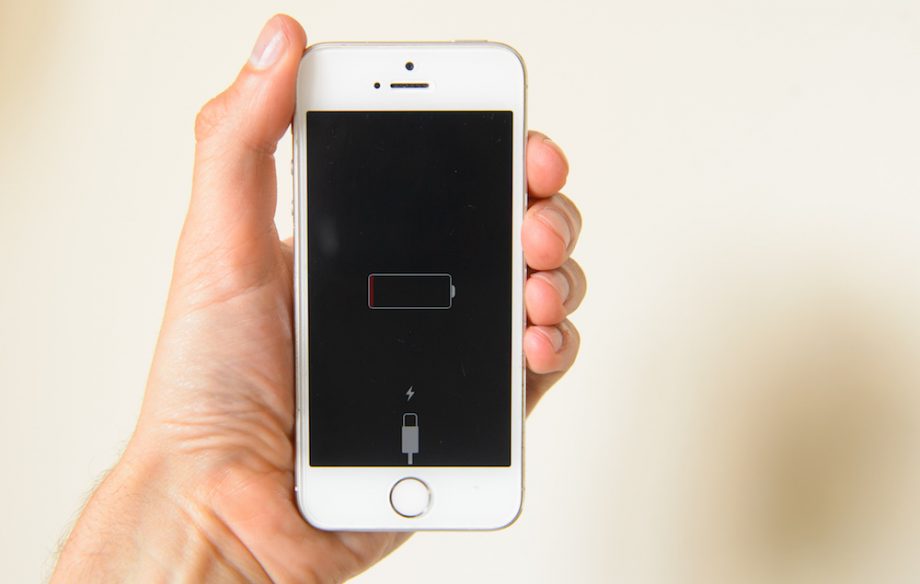 أبل تحاول حل مشكلة البطارية في هواتف iPhone عن طريق نظام iOS الجديد