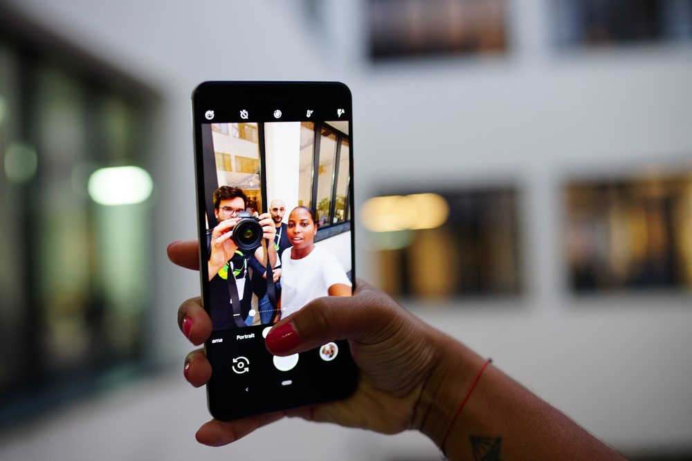 Xiaomi تتفوق على Apple في اختبارات تقييم الكاميرات السيلفي
