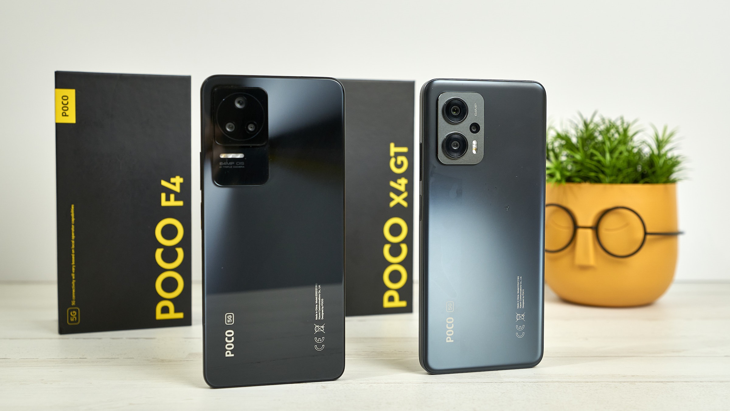 أبرز الاختلافات بين هاتفي Poco F4 وهاتف Poco X4 GT