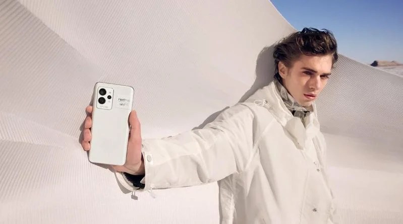 Realme تستعد لإطلاق هاتف بمعالج Snapdragon 8+ Gen 1 