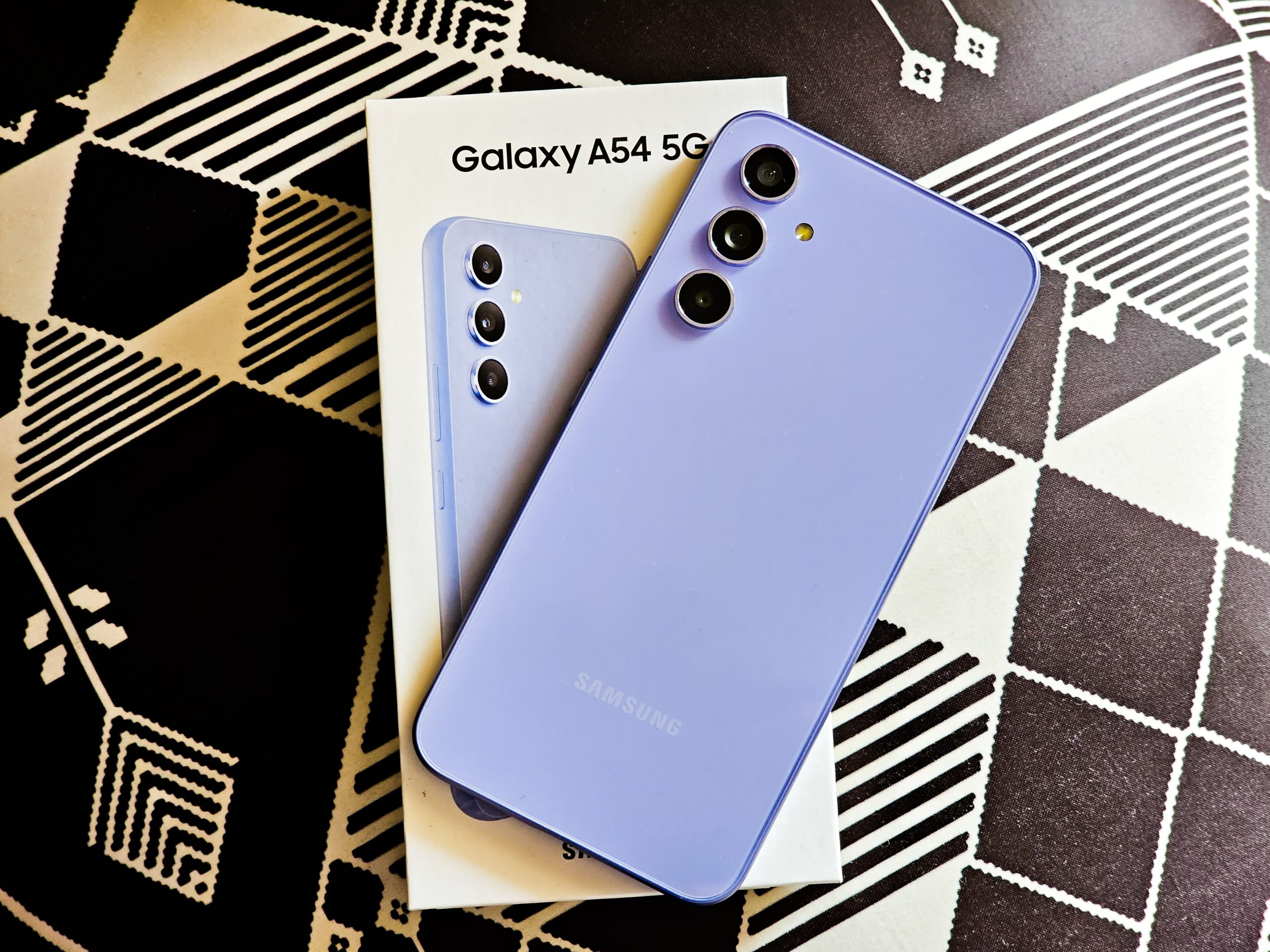 مراجعة Samsung Galaxy A54 5G من يحتاج إلى Galaxy S23 FE؟