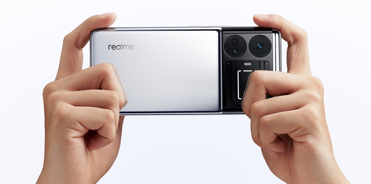  إعلان ريملي على هاتف Realme GT5
